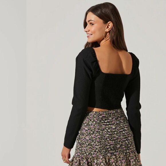 ASTR NWT Long Sleeve Sweetheart Neck Crop Top in black size XS - Picture 5 of 7